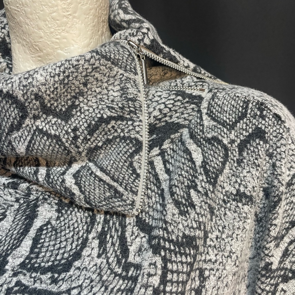 White House Black Market Funnel Neck Tunic Snakeprint, Small Zip Collar size S - Picture 4 of 7